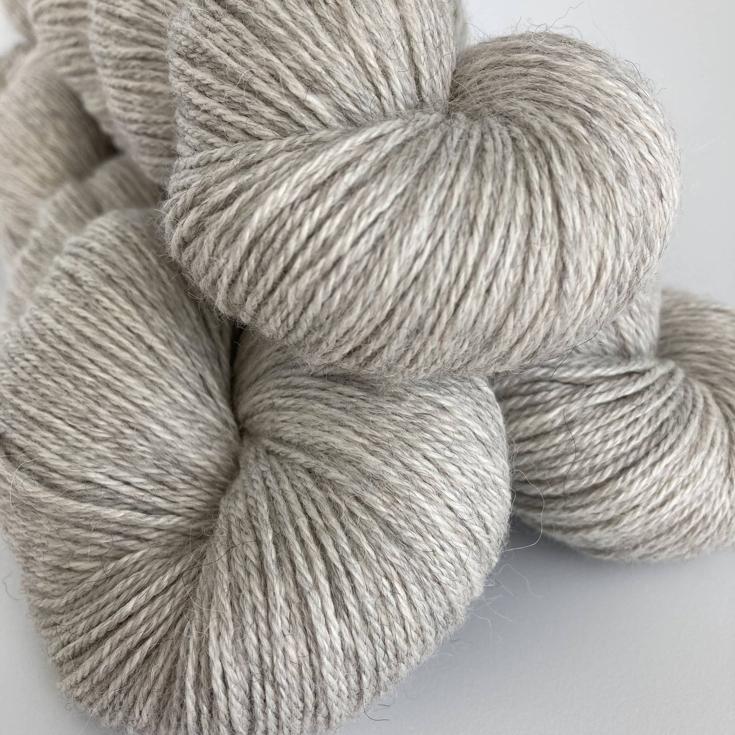 Lunas Tørklæde x KnitVik / Cloud Natural Grey (strikkekit)