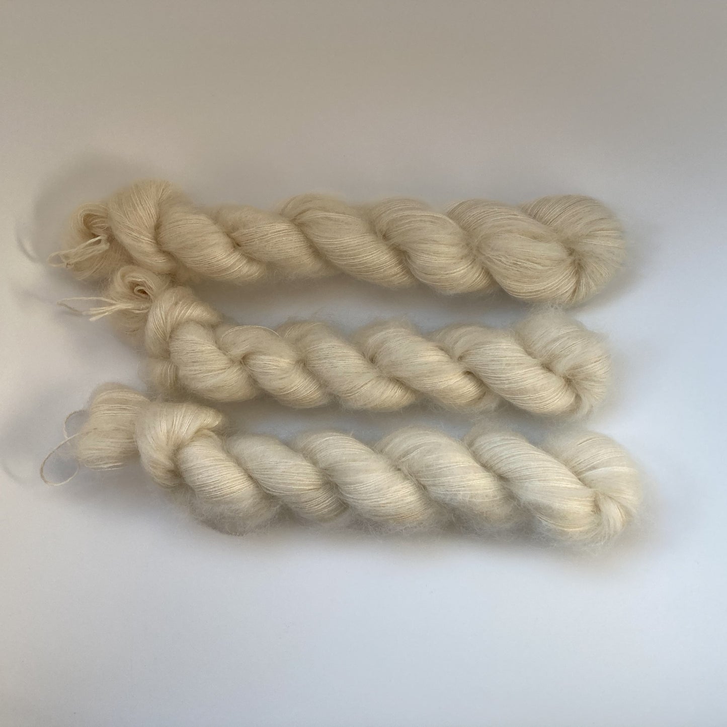 Silk Mohair / Natural White (ufarvet)