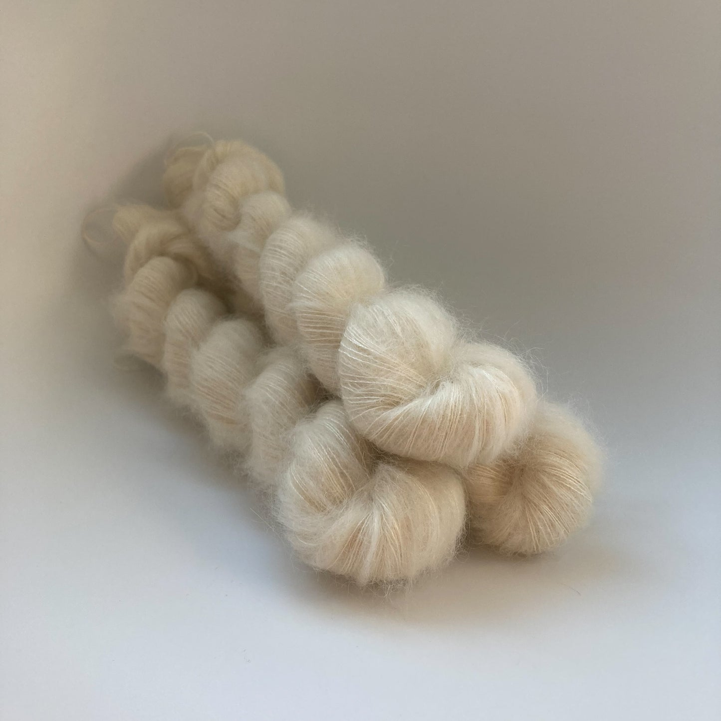 Silk Mohair / Natural White (ufarvet)