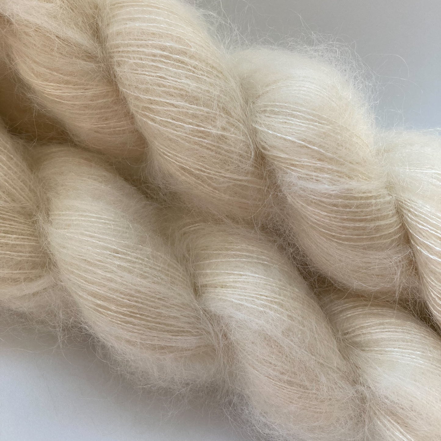 Silk Mohair / Natural White (ufarvet)